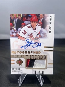 Hilos de debut autografiados Bradly Nadeau RC/199 Ultimate 2024-25 UD - Imagen 1 de 2
