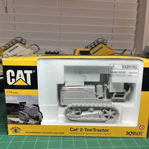 Norscot 1:50 Die Cast ~ CAT Caterpillar 2-TON TRACTOR ~ New in Box - Picture 1 of 3