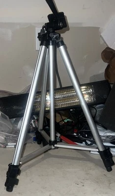 Camera Tri-Pod Samsonite Stand Tripod Adjustable Level - Image 1 of 2
