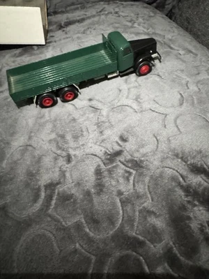 Conrad 280877 VOLVO 1949 CON LATERALES (324) 1/43 Foto 1 de 4