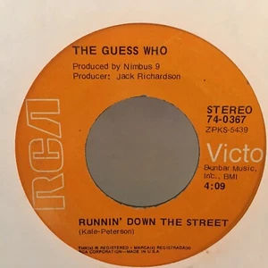 THE  GUESS   WHO      45   SINGLE, HAND ME DOWN WORLD / RUNNIN DOWN THE STREET - Picture 1 of 2