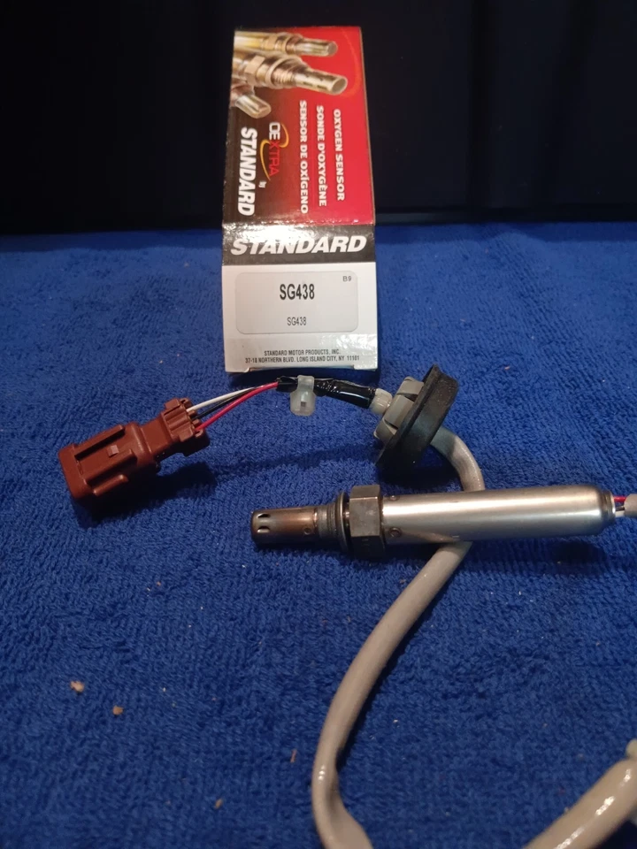 New Standard Motor Products Oxygen Sensor SG438 For Infiniti and Nissan 95-97 - Изображение 1 из 1