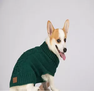 Grüner Hundepullover mit Zopfmuster von Bee & Willow Home - Bild 1 von 1