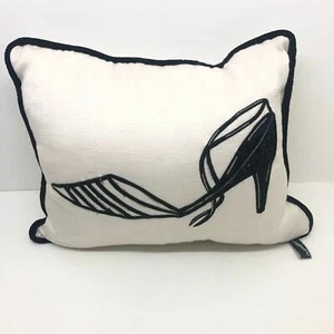 Newport accents White High heel shoe decorative throw accent pillow - Bild 1 von 9