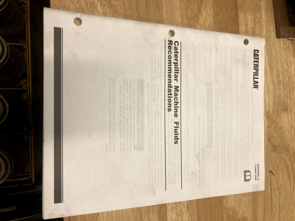 CAT CATERPILLAR MACHINE FLUIDS MANUAL NICE 2002 JULY HYDRAULIC COOLANT GREASE - Image 1 of 1