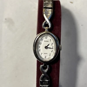 Sleek Vintage Seiko Pulsar Quartz Woman’s Silver Tone Watch With New Battery - Picture 1 of 4