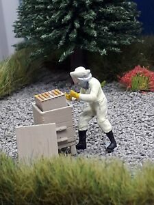  Scale3D 00/1.76 figures handpainted beekeeper with his beehive 