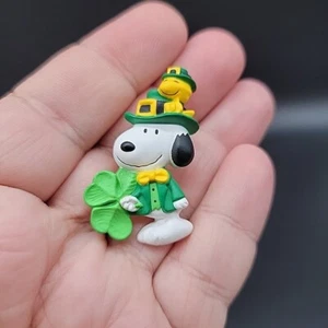Vtg Hallmark Peanuts Snoopy Woodstock Lapel Pin Shamrock St Patrick's Day Green - Picture 1 of 9