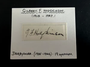 GILBERT F HODGKINSON - FORMER DERBYSHIRE CRICKETER - SIGNED CARD - Foto 1 di 1