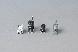  4 Katzen Reifenvieh Reifentier Holztier Holztiere Bauernhof Tiere NEU 76-112 - Bild 1 von 3