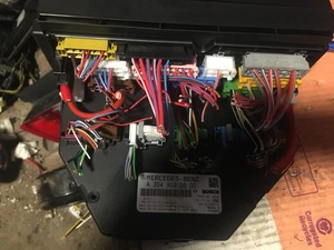 MERCEDES C CLASS W204 FR0NT SAM FUSE BOX  A2049000800 - Picture 1 of 3