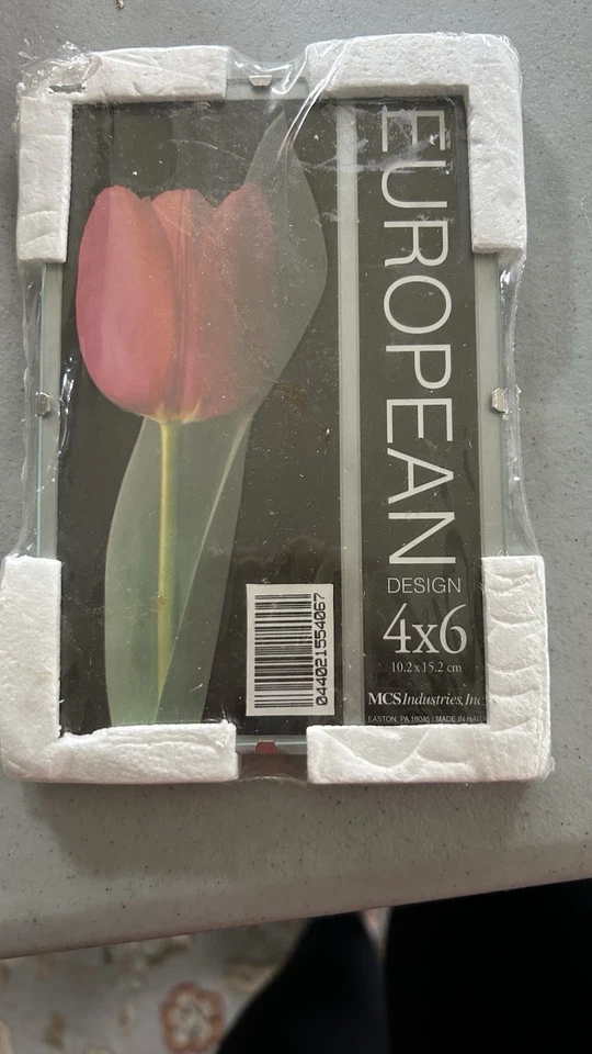 Frameless Picture Clip Frame 4” x 6” - Perfect For Favorite Photo -New Old Stock - Image 1 of 2