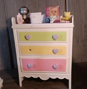 Mattel Barbie 2005 Play All Day Barbie Kinderzimmer Wickeltisch mit Schubladen und mehr - Bild 1 von 16