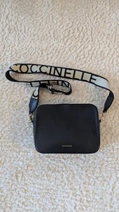 Coccinelle TEBE Umhängetasche Ledertasche schwarz 21,5 cm ***TOP Zustand*** - Bild 1 von 5