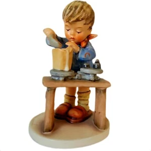 Vintage Goebel Hummel Figur A Fair Measure 345 Junge mit Tisch und Gewichten - Bild 1 von 10
