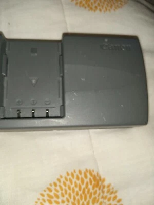 Cargador de batería para cámara Canon CB-2LT para baterías NB-2L y una batería Foto 1 de 4