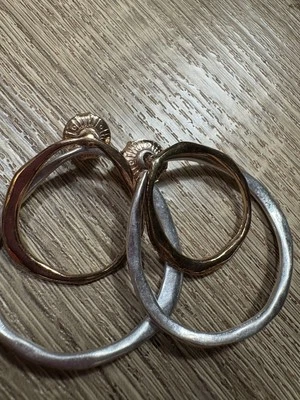 Pendientes de aro texturizados enchapados en plata Robert Lee Morris declaración moderna Foto 1 de 4