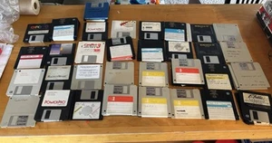 Vintage Macintosh Floppy Disk Lot With Pixar Typestry And Pixar 2.0 - Picture 1 of 10