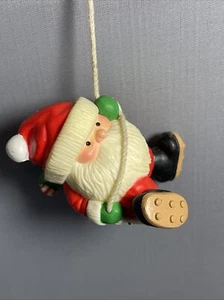 Adorno de Navidad de Santa escalada de montaña. - Imagen 1 de 10
