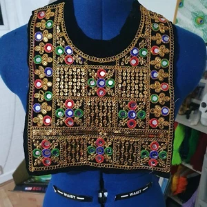 NEGRO MULTI Lentejuelas Cuello Escote Yugo Pecho Aplique para Kaftan Vestido Chaqueta - Imagen 1 de 1