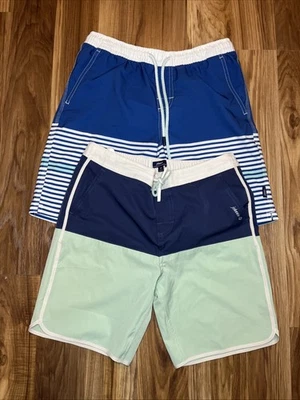 Lote de 2 baús de natação forrados masculinos Johnnie-O brancos e azuis tamanho 12 em excelente estado usado - Imagem 1 de 4