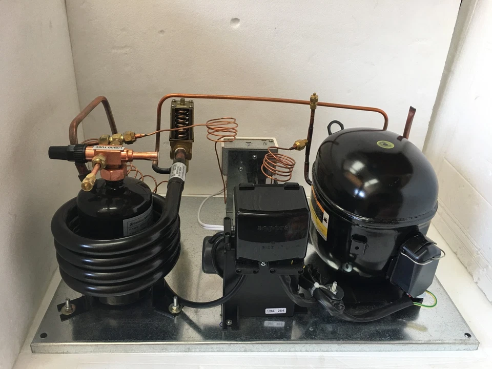 Unidad de condensación refrigerada por agua NT6222GKV2 unidad 7/8HP, R404A temperatura media 220V/1PH Foto 1 de 1