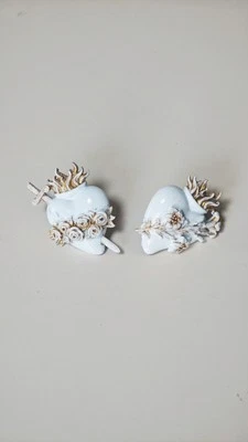 Pendientes Sagrado Corazón Blanco y Oro - Únicos Hechos a Mano Foto 1 de 2