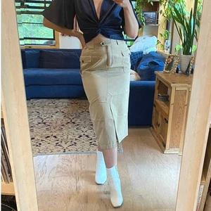 Falda midi cargo caqui Liz Claiborne talla 10 - Imagen 1 de 9