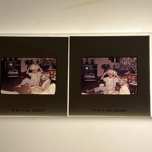 35mm Slide Photo 1972 70s Bonnet Hair Dryer Girl Living room Tv - Picture 1 of 6