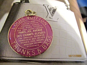 LV VUITTON ZIP PULL Charm 35x41MM , FUCHSIA, GOLD tone, THIS IS FOR 1 - Picture 1 of 2