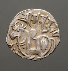 I14-50 Shahi Kings, Silver Drachm, "Samanta Deva" Bull / Horseman - Picture 1 of 2