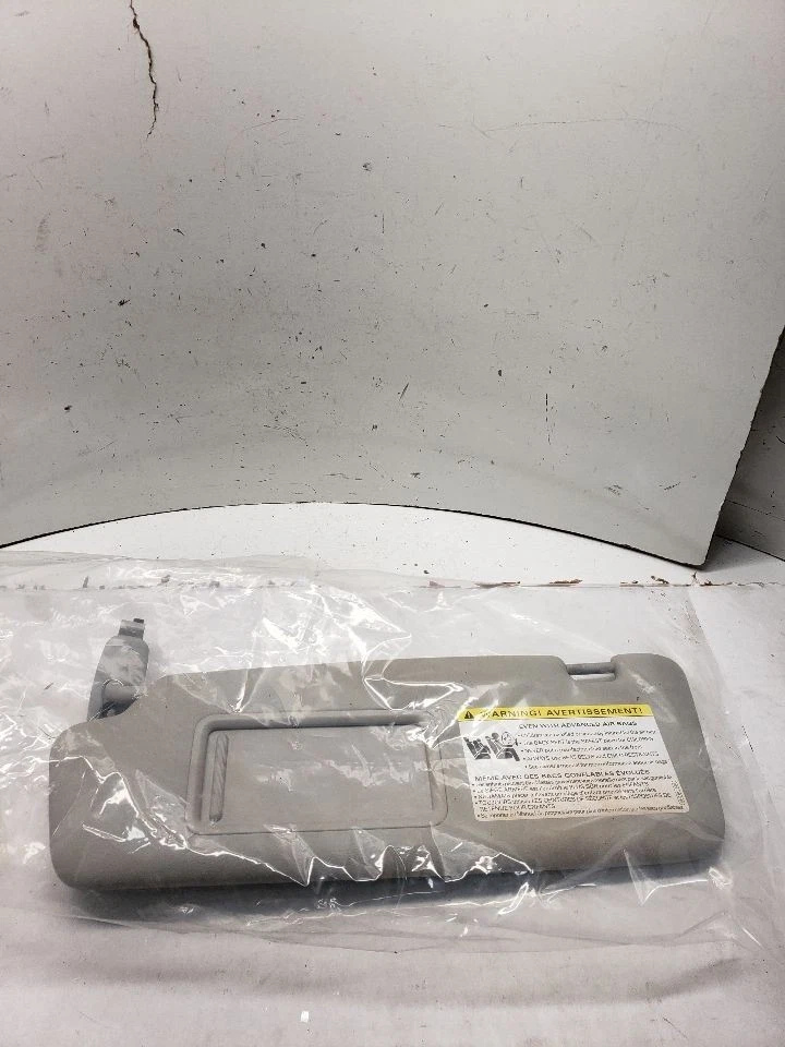 Солнцезащитный козырек для водителя седана без подсветки подходит для 02–08 AUDI A4 1396024 - Изображение 1 из 4