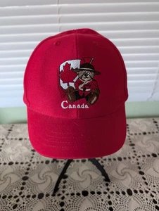 Canada Red Baseball Cap with Bear Embroidery Size Small Unisex - Picture 1 of 4