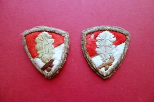 Due Mostrine Militari in Stoffa Ricamate Originali Brigata Avellino dopoguerra - Foto 1 di 2