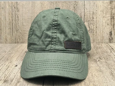Gorra de béisbol Levi's de cuero con parche con logotipo cierre a presión verde militar OS minimalista Foto 1 de 4