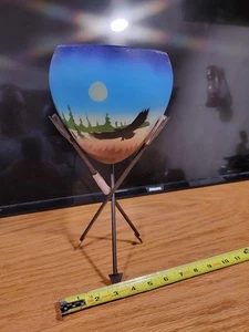 Olla estilo nativo americano Wolf & Eagle con plumas y flechas de metal soporte para trípode - Imagen 1 de 13