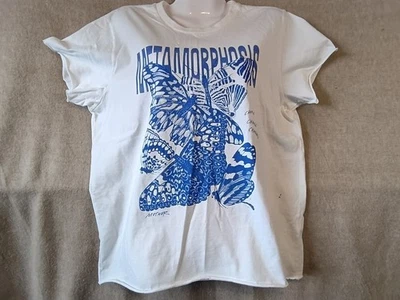 Camiseta MOTHER DENIM 'Metamorphosis' Gráfica Blanca, Puño y Dobladillo Sin Acabar, Talla M Foto 1 de 4