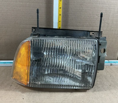 Conjunto de faros delanteros derecho del lado del pasajero Chevrolet Blazer S10 1995-1997 Foto 1 de 4