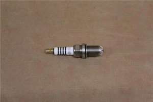 101000054AD Single Spark Plug 8 Cyl Audi A6 A8 2002-2005 New Genuine Part - Picture 1 of 4
