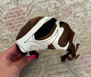 Head Dress New York Girls 70'S Print Brown and White Silky Headband - Picture 1 of 5