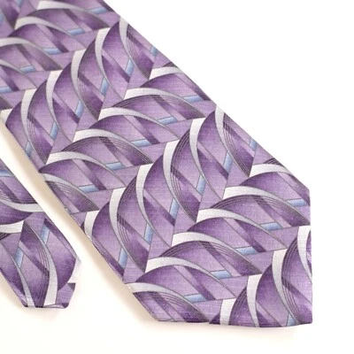Corbata de seda ancha larga con estampado geométrico abstracto púrpura Stafford Foto 1 de 4