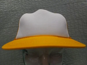 De Colección Nuevo Sin Etiquetas Para Hombre Doble Fila Snapback Ganador Amarillo Blanco Cuerda Delgada Camionero Gorra - Imagen 1 de 8