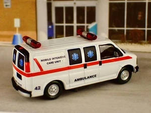 GMC Mobile Paramedics Intensive Care Ambulance EMT 1/64 Scale Limited Edition A - Picture 1 of 5