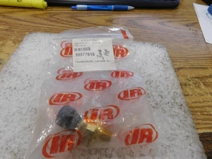 Ingersoll-Rand  P/N: 39877618 Pressure Transducer.  EF01D2.  New Old Stock. - Picture 1 of 2