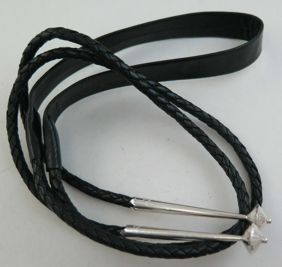 Cordón de corbata Bolo de 6 capas de cuero negro cómodo y puntas grandes de plata de ley Foto 1 de 4