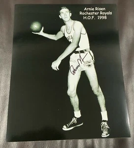 ARNIE RISEN SIGNIERT 8X10 FOTO ROCHESTER ROYALS HOF 1998 VERSTORBENER BASKETBALL - Bild 1 von 1