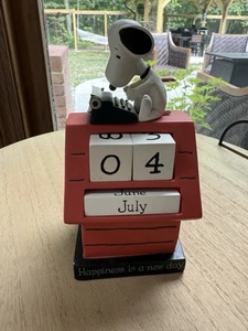 Hallmark Calendario Perpetuo Cacahuetes Snoopy La Felicidad Es Un Nuevo Día Decoración de Escritorio - Imagen 1 de 7