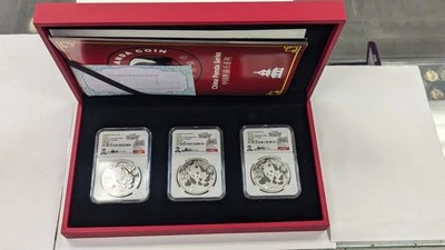 2024 NGC MS70 - CHINA - 3 monedas 1 oz plata Panda 10 años-FDI - FIRMADO PETER GU Foto 1 de 4