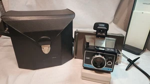 Polaroid Colorpack 2 schwarz integrierter Blitz Land analoge Sofortbildkamera und Tasche - Bild 1 von 6