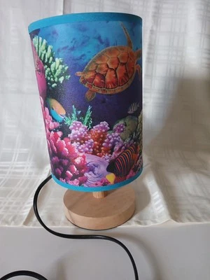 Lámpara de mesa Tropical Ocean Fish, base de madera de luz nocturna de noche de noche  Foto 1 de 4